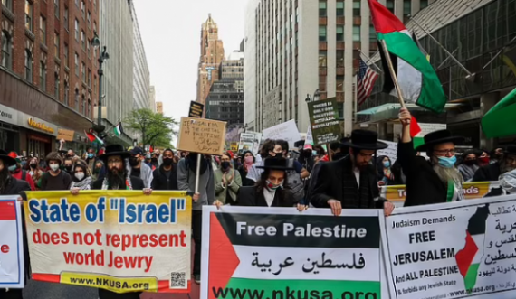 Disa hebrenj në Nju Jork e Uashington protestojnë në përkrahje të Palestinës