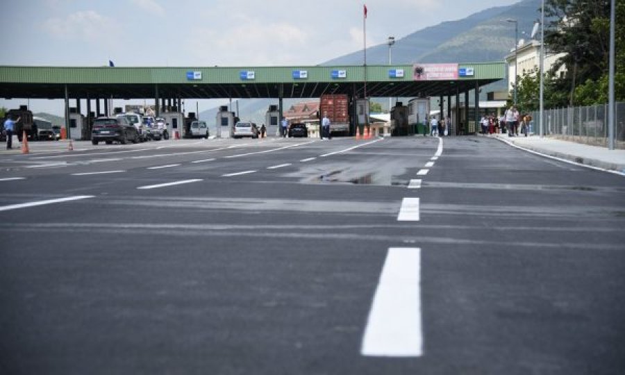  Kosovarët ia mësyjnë Shqipërisë për Bajram, krijohen kolona në kufi 