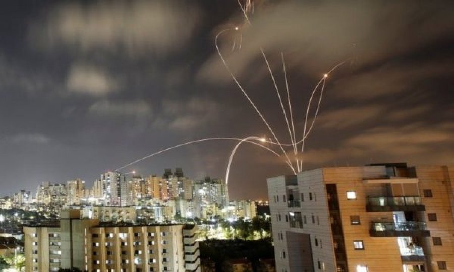  Qindra raketa të hedhura nga Gaza në Izrael, shkon në 74 numri i viktimave 