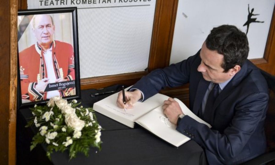 Kryeministri Kurti në homazhet për këngëtarin Ismet Bogujevci: Kënga e tij do të rrojë jo vetëm me brezin tonë, por edhe me ata që do të vijnë