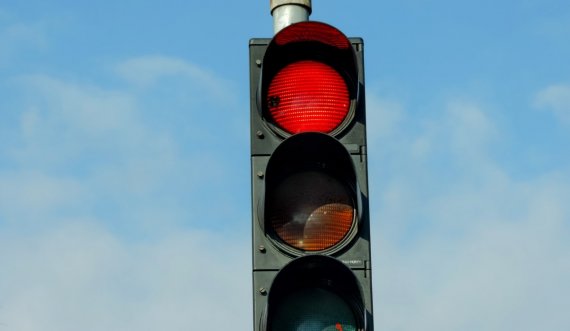 Ja pse semaforët kanë ngjyrën e kuqe dhe jeshile 