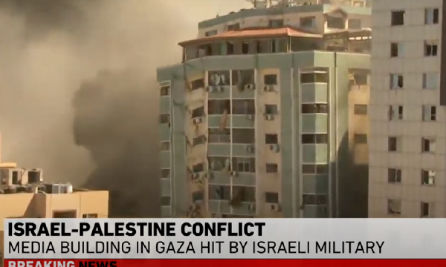  Al Jazeera me pamje direkte: Dy raketa e bëjnë hi një ndërtesë mediale 