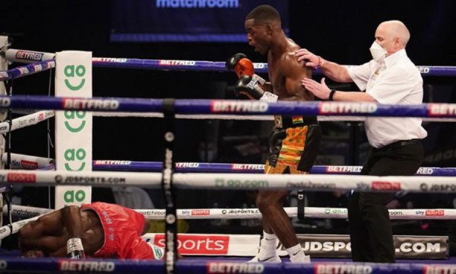 Joshua Buatsi e mposht Dos Santosin me nokaut brutal