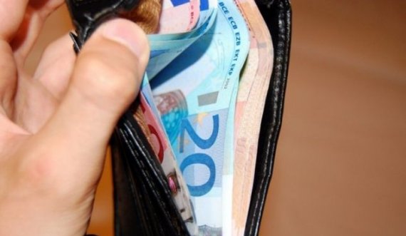  Prizren: Gjen portofolin me para dhe dokumente, e dorëzon në polici 