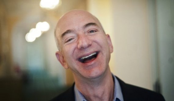 Milionerët protestojnë para shtëpive të miliarderit Jeff Bezos, kjo është arsyeja