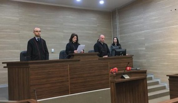 Lirohen nga akuzat Albulena Haxhiu, Pal Lekaj dhe të tjerët të akuzuar për gazin lotsjellës në Kuvend