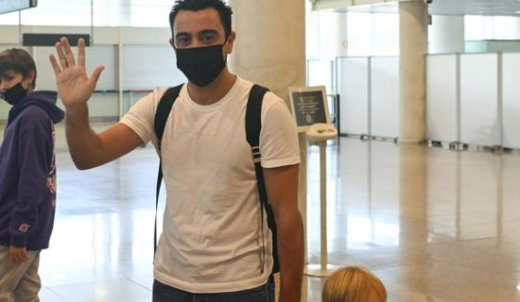 Reagon Xavi, pasi mbërriti në Barcelonë me 22 valixhe