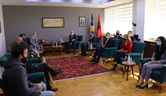  Ministri Sveçla priti në takim ekipet e tre shteteve që morën pjesë në konfiskimin e substancave narkotike në Lipjan 