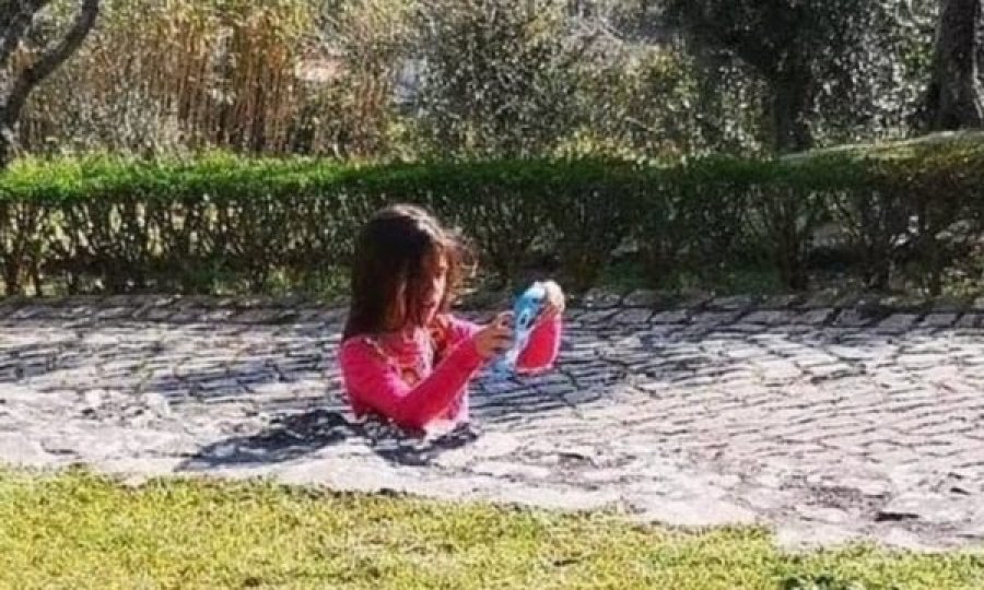  Fotoja e “vajzës së zhytur në çimento” bëhet virale 
