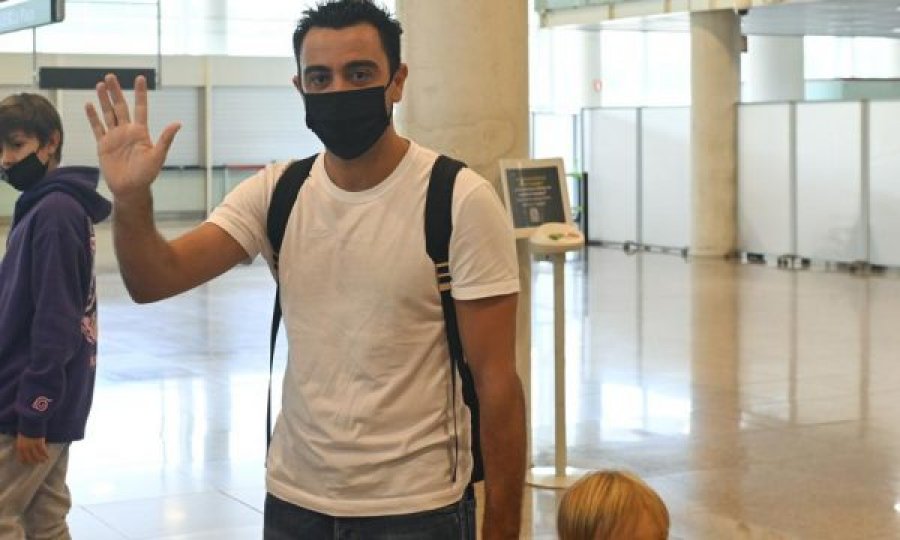 Reagon Xavi, pasi mbërriti në Barcelonë me 22 valixhe