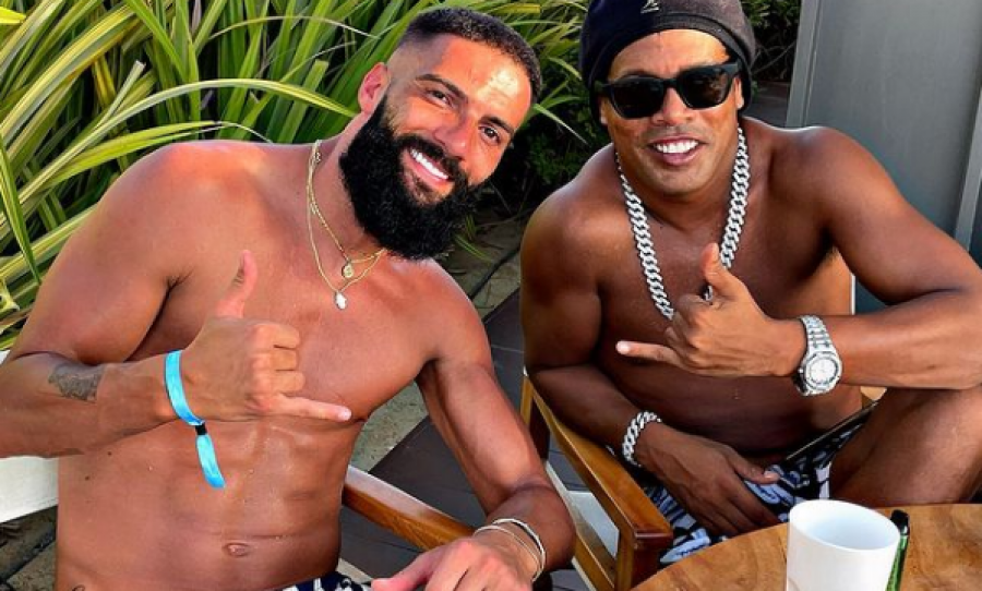 Futbollisti kosovar e takon Ronaldinhon, i thotë ta përmend emrin e këtij shteti