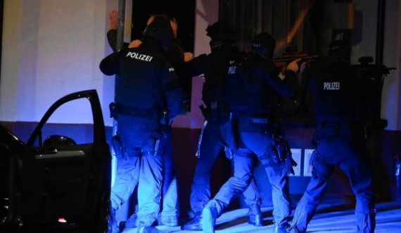  Sulmi terrorist në Vjenë, 16-vjeçari i dyshuar nga Kosova lirohet nga paraburgimi 