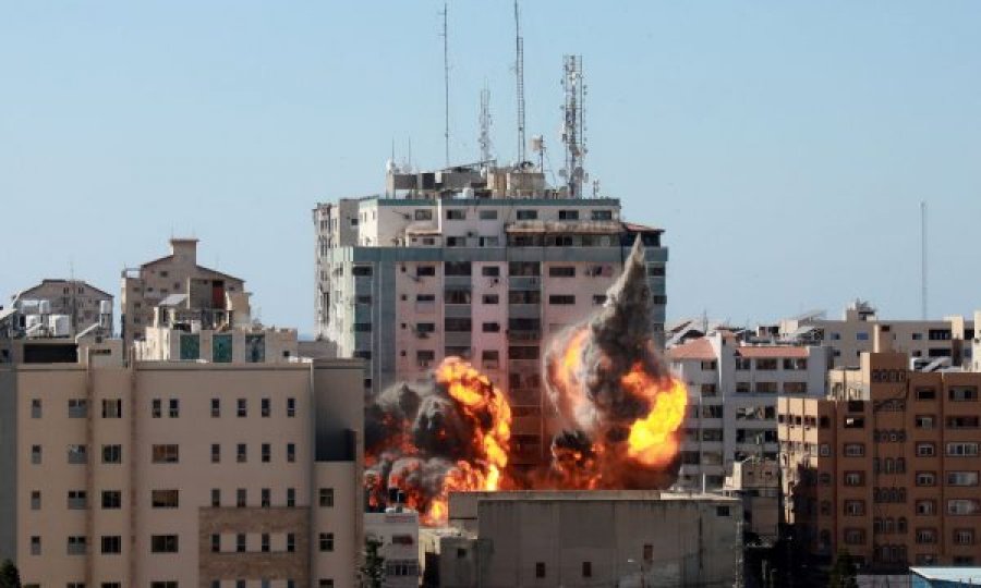  Franca i kërkon sqarime Izraelit për bombardimin e zyrave mediale 