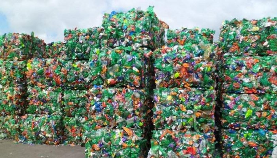 Riciklmi/ Teknologjia e re kthen mbeturinat plastike në karburant avioni 