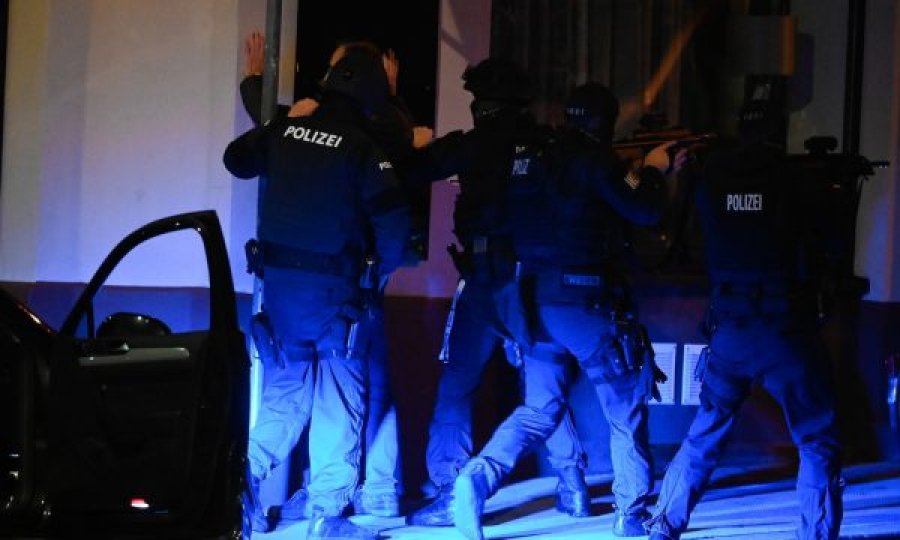  Sulmi terrorist në Vjenë, 16-vjeçari i dyshuar nga Kosova lirohet nga paraburgimi 
