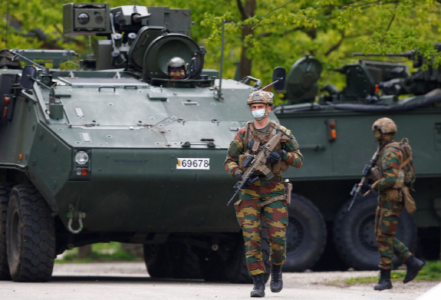 Belgjika në alarm, ushtria angazhohet për ta kërkuar ushtarin e rrezikshëm