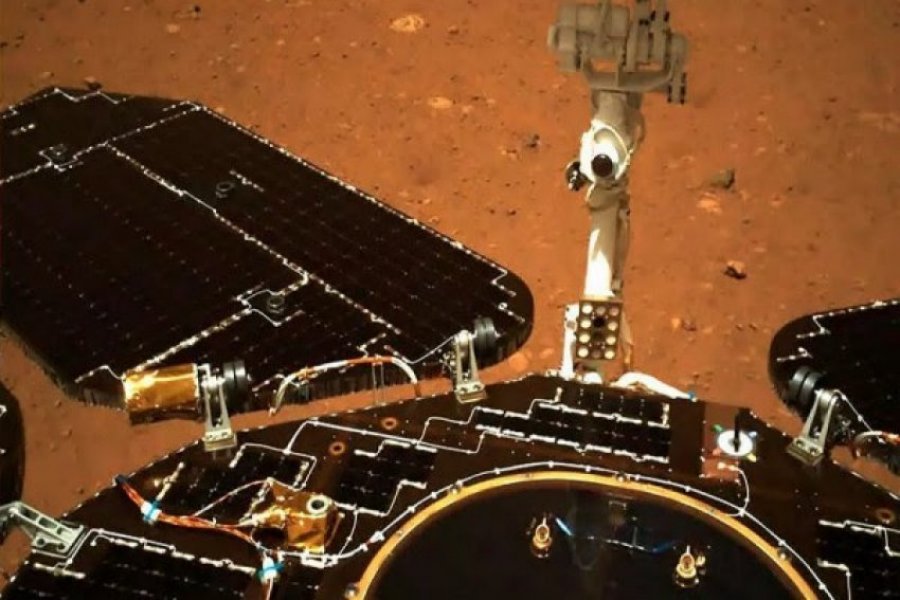 Roveri i Kinës dërgon “selfiet” e para nga Marsi