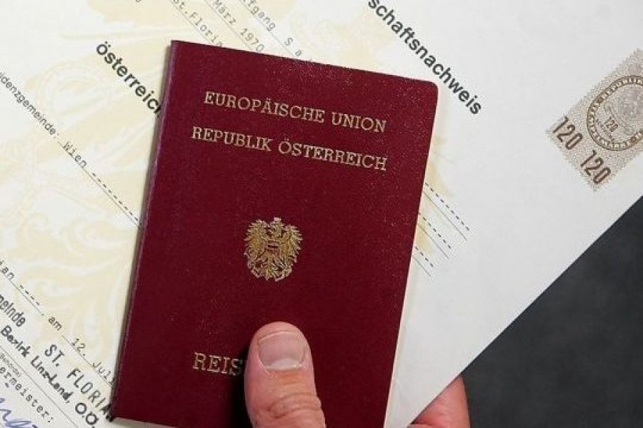  Rreth 130 kosovarë morën pasaporta austriake për tre muaj 