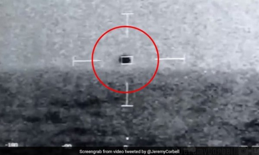 Videoja që tregon një UFO misterioze që zhduket në oqean bën xhiron e mediave