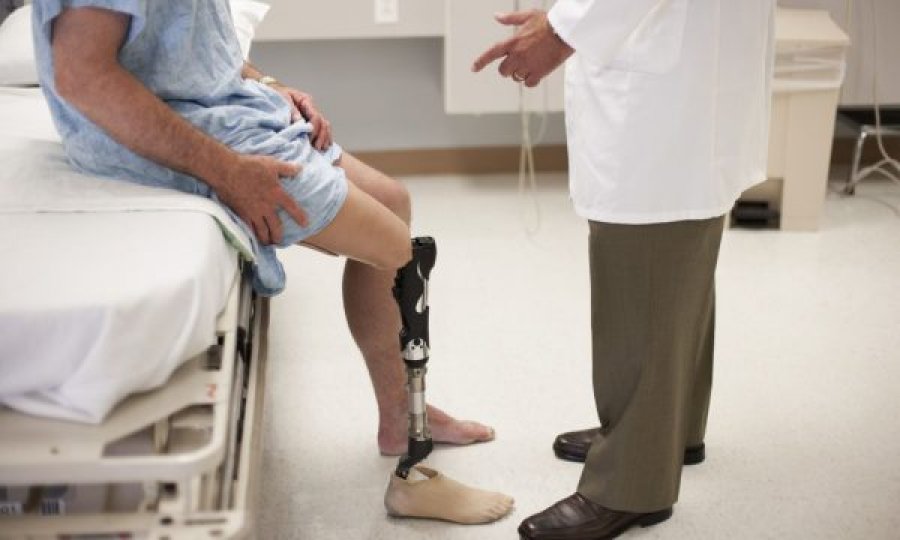 Pacientit i amputohet këmba e gabuar 