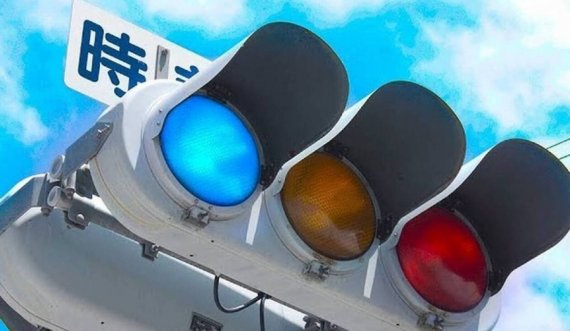  Pse semaforët në Japoni janë blu? 
