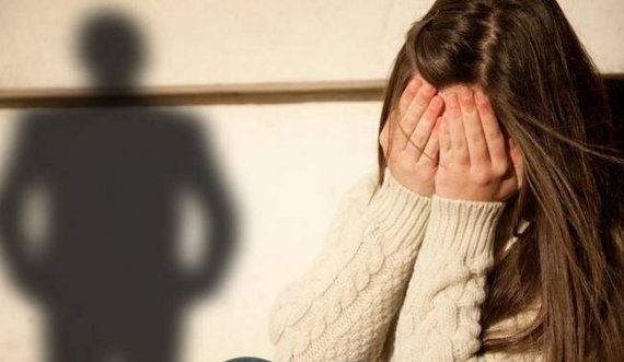  Dyshohet se kreu vepra të turpshme me të miturën, ndalohet 19-vjeçari 