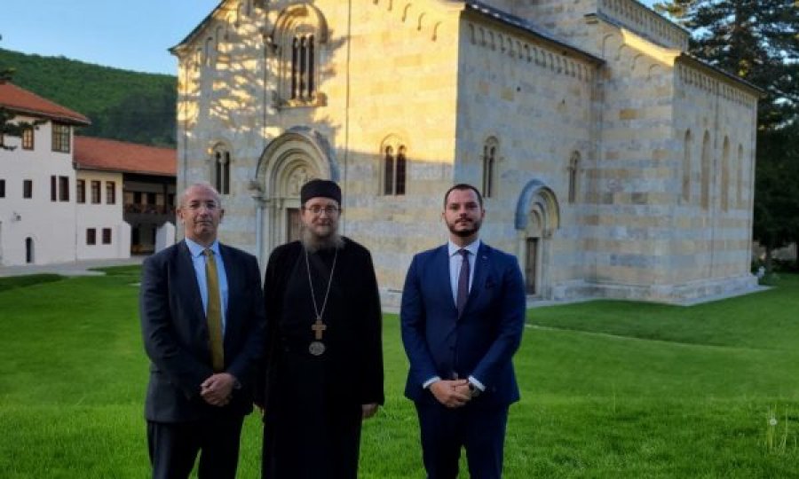  Shefi i OSBE-së: Presim që toka të regjistrohet si pronë e Manastirit të Deçanit sipas ligjit 