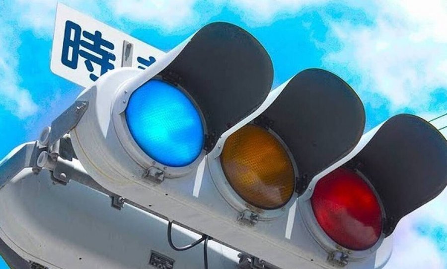  Pse semaforët në Japoni janë blu? 