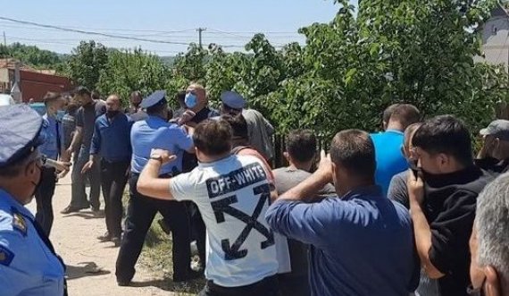  Policia jep detaje për përplasjen e djeshme në Kamenicë, një person është arrestuar 