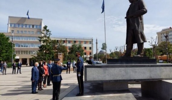  “Arkitekt i shtetit”, Osmani bashkë me ish-presidentët nderojnë Rugovën 