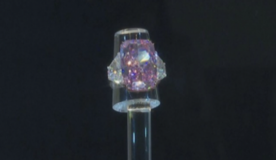 “Sakura”, Diamanti rozë shitet për 29.3 milionë dollarë 