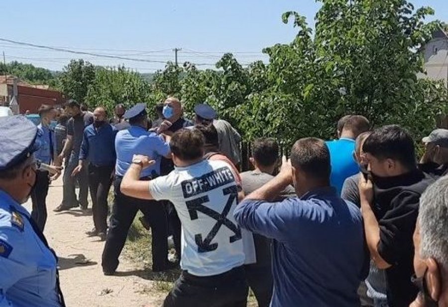 Policia jep detaje për përplasjen e djeshme në Kamenicë, një person është arrestuar 