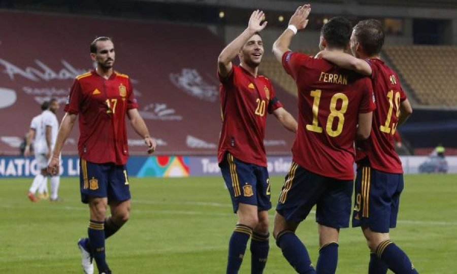 Spanja i shënon Italisë midis “San Siros”