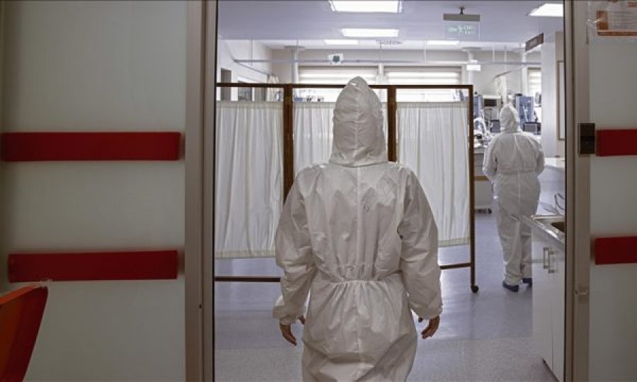  Të paktën 115 mijë punonjës shëndetësorë në botë kanë vdekur në luftën kundër koronavirusit
