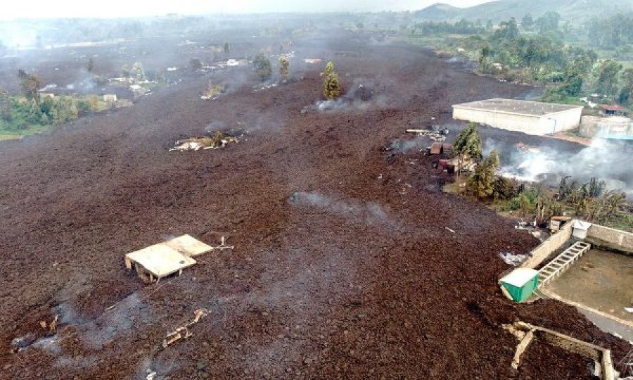  Dhjetëra viktima nga shpërthimi i vullkanit në Kongo, qindra shtëpi të mbuluara nga hiri dhe lava 
