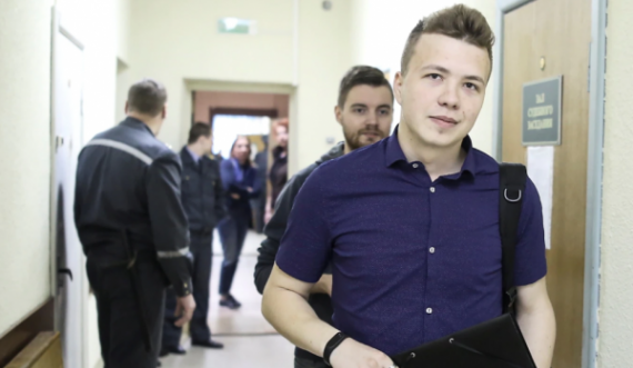  Kolegët e gazetarit bjellorus frikësohen për jetën e tij 