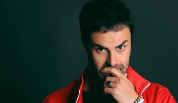 Këngëtari i njohur shqiptar bëhet baba për herë të parë