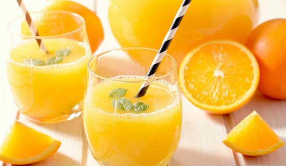 Lëngu i portokallit i pasur me sasi të vitaminës C