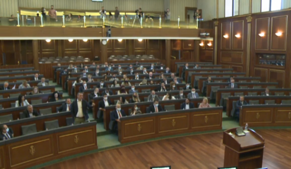  Fillon seanca e Kuvendit, opozita kundërshton futjen në rend të ditës së dy propozimeve të VV-së 