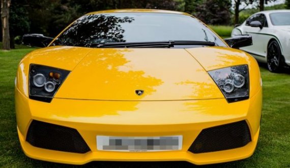  27-vjeçari agjëroi mbi një muaj që “Zoti t’i falte një Lamborghini” 