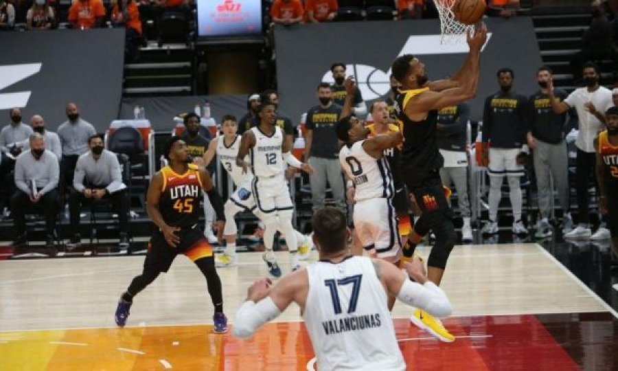 76ers mposhtin sërish Wizards, Jazz barazojnë serinë me Grizzlies