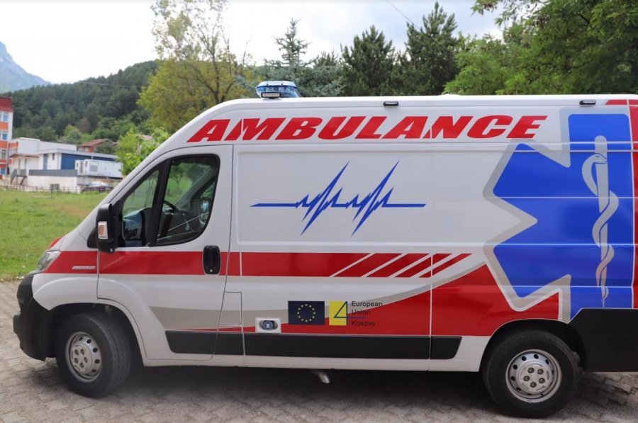 Dy versione të Policisë për vdekjen e pacientit në autoambulancën e aksidentuar