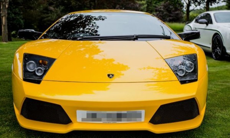  27-vjeçari agjëroi mbi një muaj që “Zoti t’i falte një Lamborghini” 