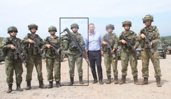 Ushtarja e Kosovës me snajper 14 kilogramësh në duar