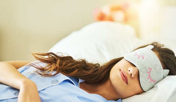 Pse gratë duhet të flenë më shumë se burrat? Ja cilat janë arsyet