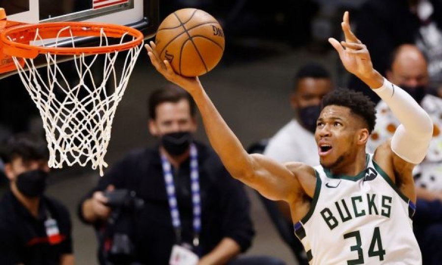 Bucks pranë kualifikimit, Davies u jep epërsinë Lakers ndaj Suns