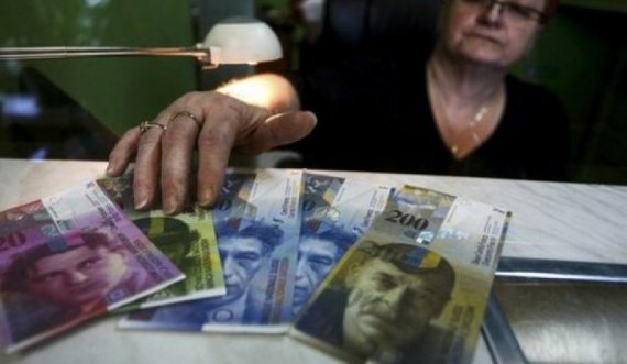Kosovarja ia merr gati 300 mijë frang 80-vjeçarit, i shpenzon duke luajtur bixhoz në kazino