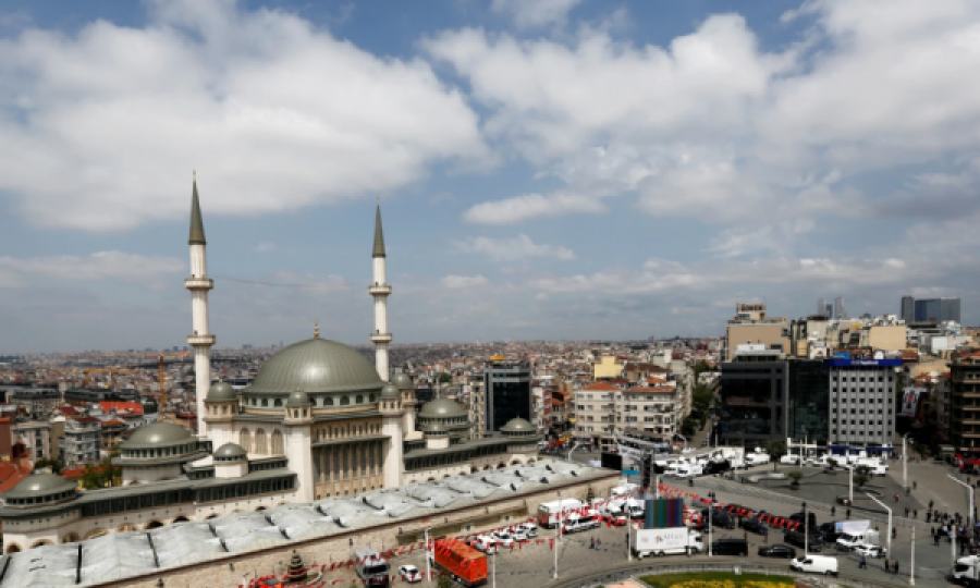 Presidenti turk hap xhami të re në zemër të Stambollit 