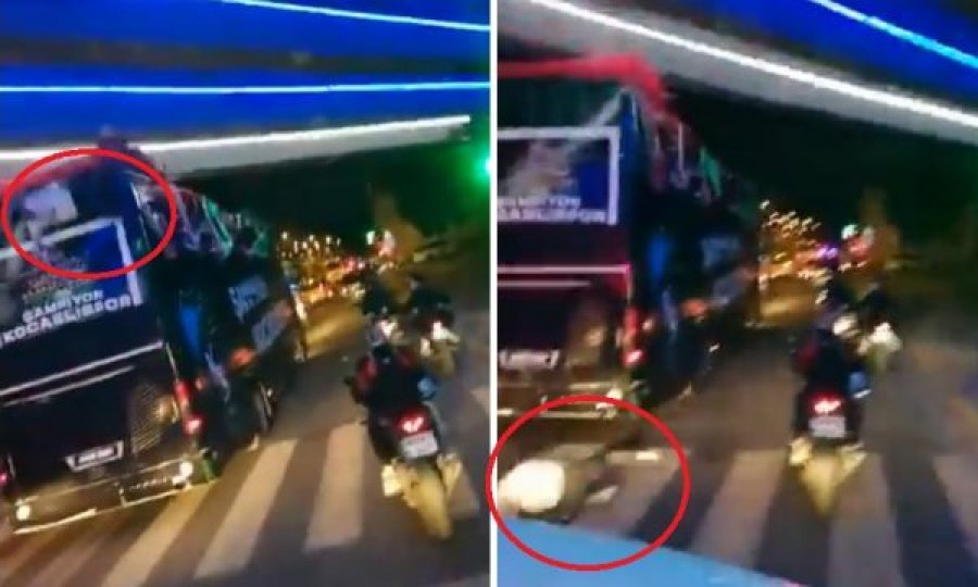 Përplaset me urën dhe futbollisti bie nga autobusi, panik gjatë festës në Turqi 