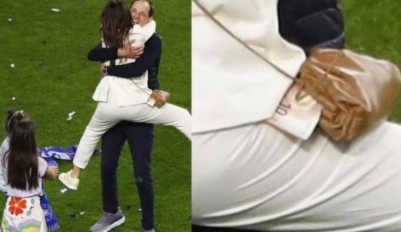 Bashkëshortja e trajnerit Tuchel fotografohet me 10 euro në çantë